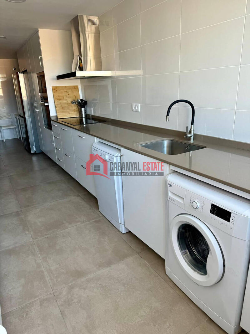 3 bedroom Apartment for Long Term Rent