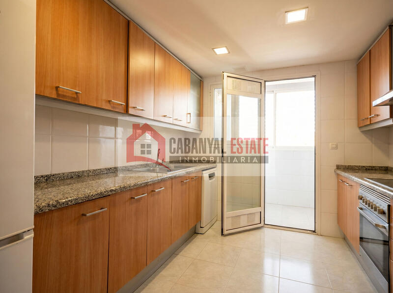 3 спальная комната квартира продается