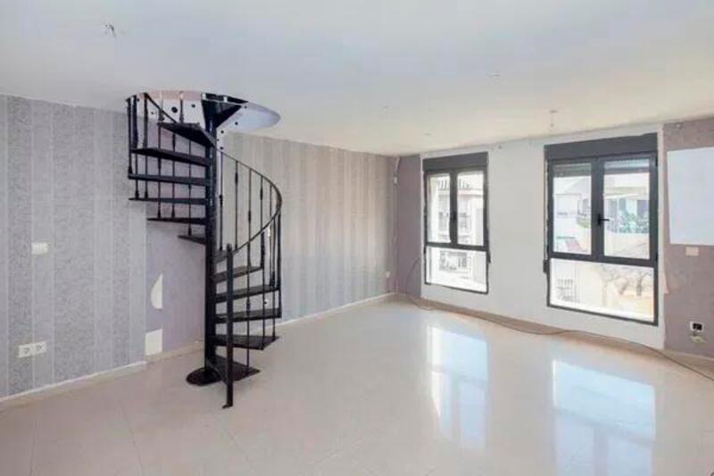 4 bedroom Apartment for sale