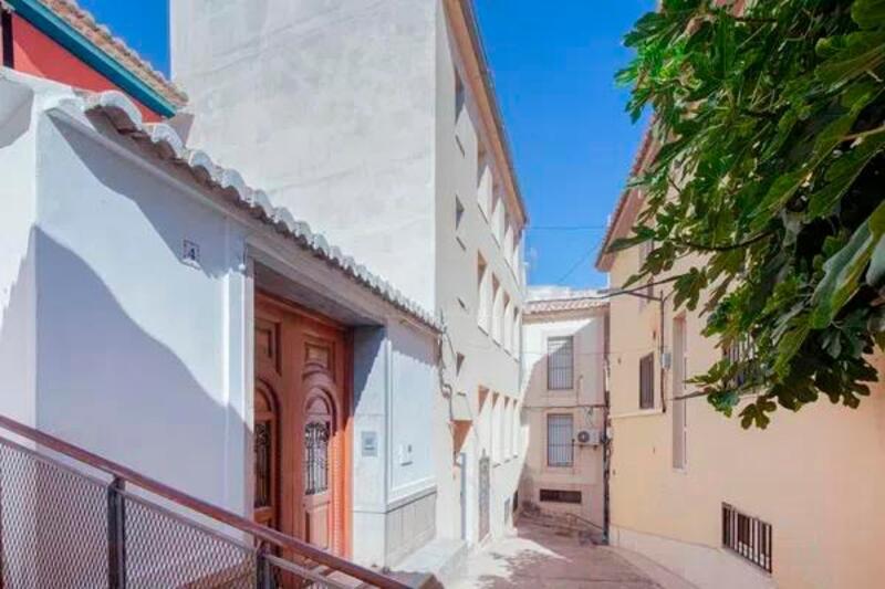 4 bedroom Apartment for sale