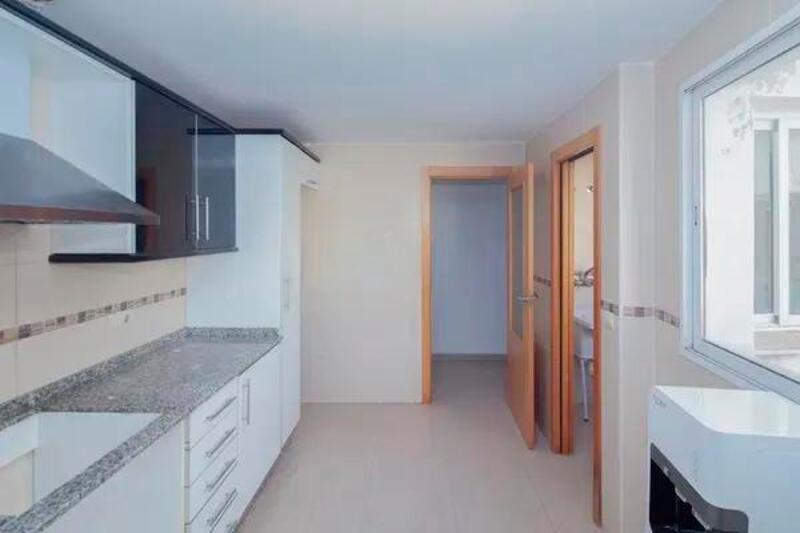 4 bedroom Apartment for sale