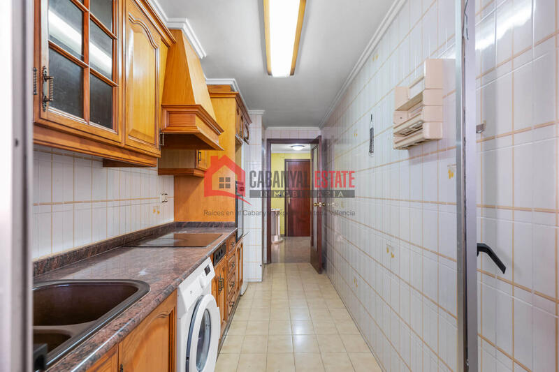 4 bedroom Apartment for sale