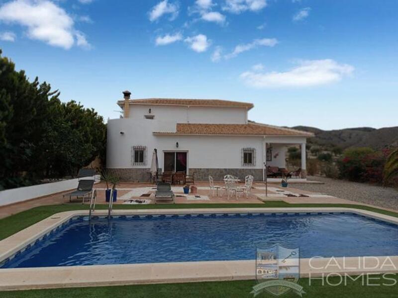 Villa for sale in Albanchez, Almería
