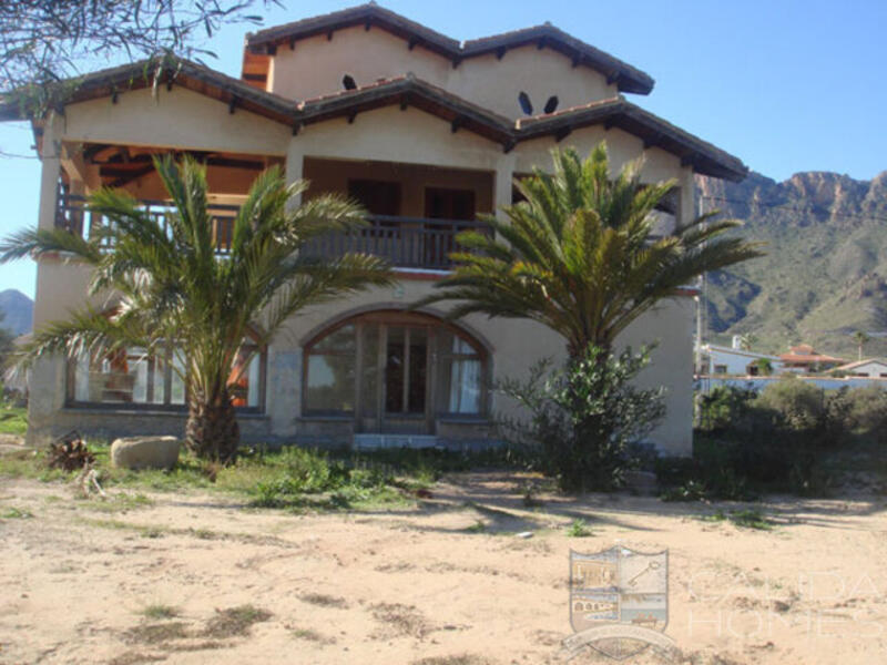 Villa for sale in Pulpi, Almería