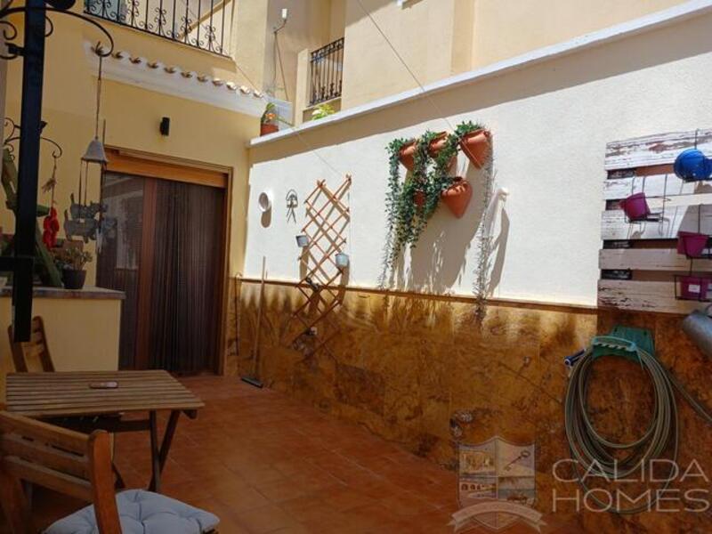 2 bedroom Townhouse for sale