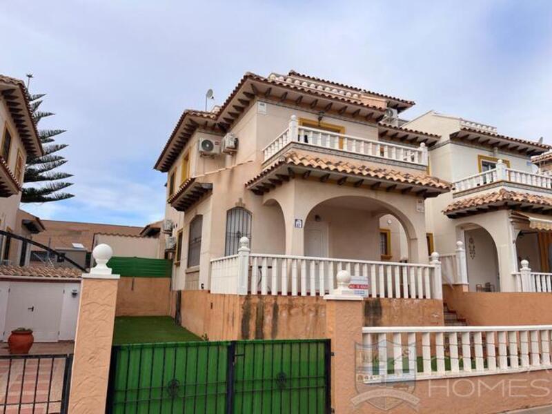 Villa til salg i Lomas De Cabo Roig, Alicante
