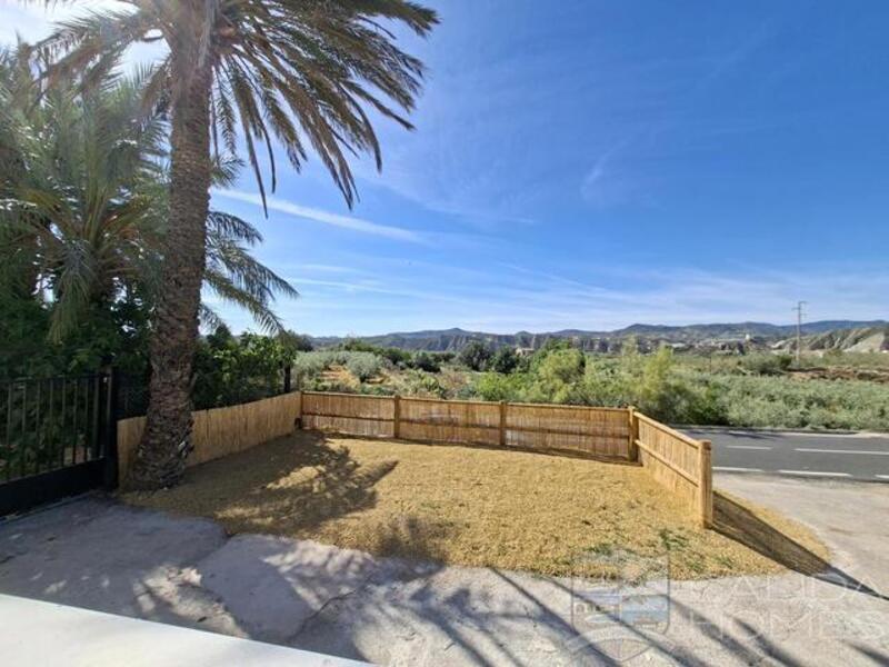 4 bedroom Townhouse for sale