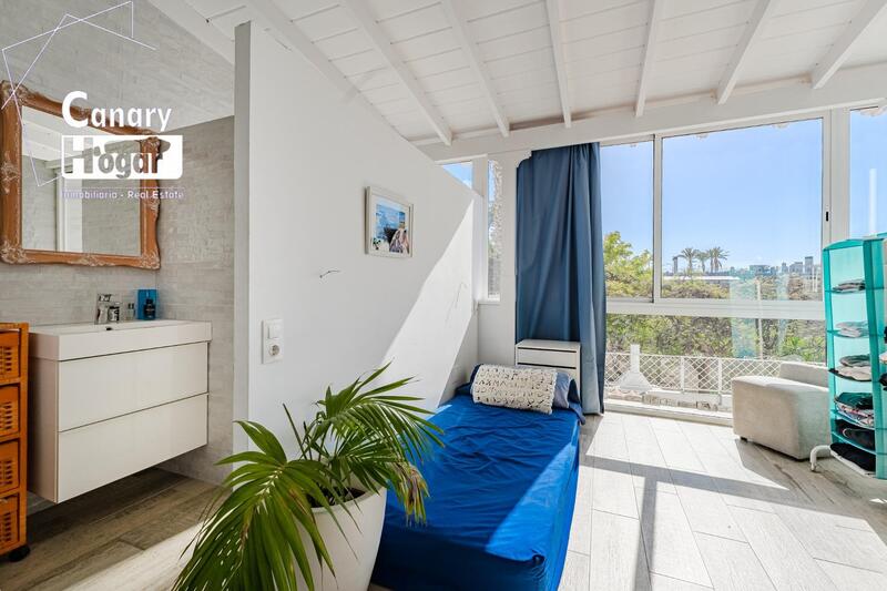 10 bedroom Villa for sale