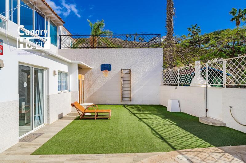 10 bedroom Villa for sale