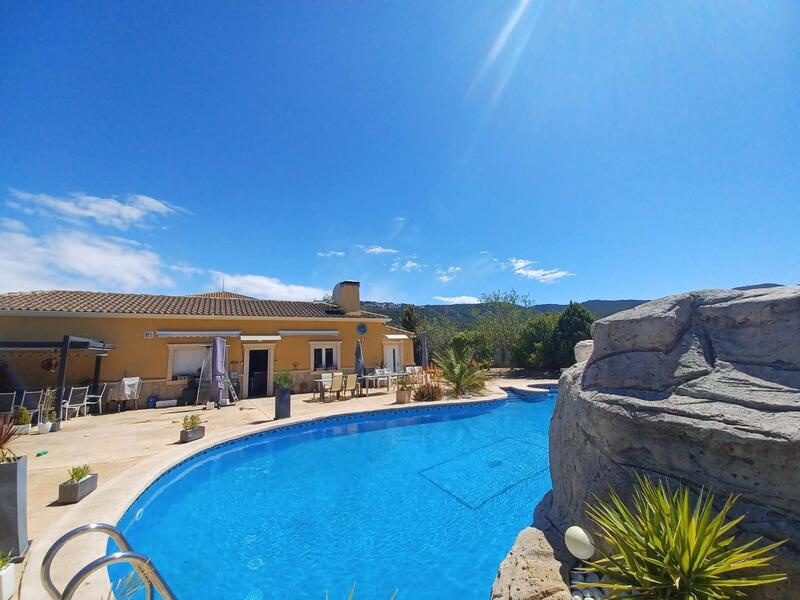 Villa til salg i Monóver/Monóvar, Alicante