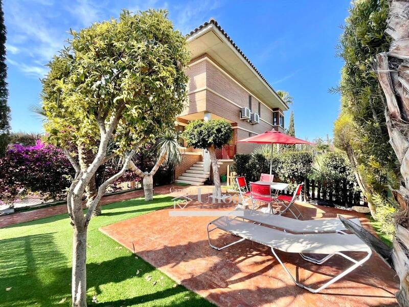 Villa til salg i Mutxamel, Alicante