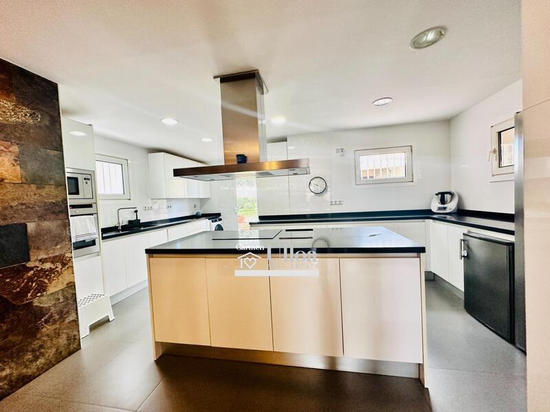 Villa til salg i Alacant/Alicante, Alicante
