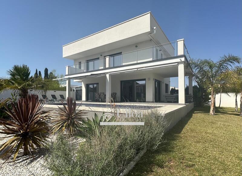 5 bedroom Villa for sale
