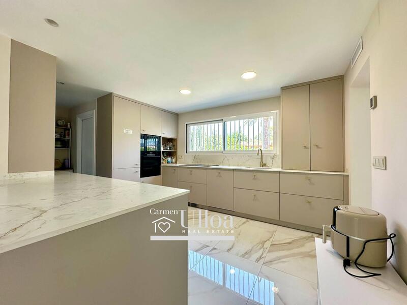 7 bedroom Villa for sale
