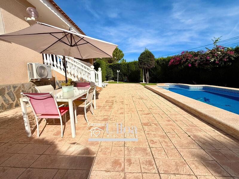 4 Cuarto Villa en venta