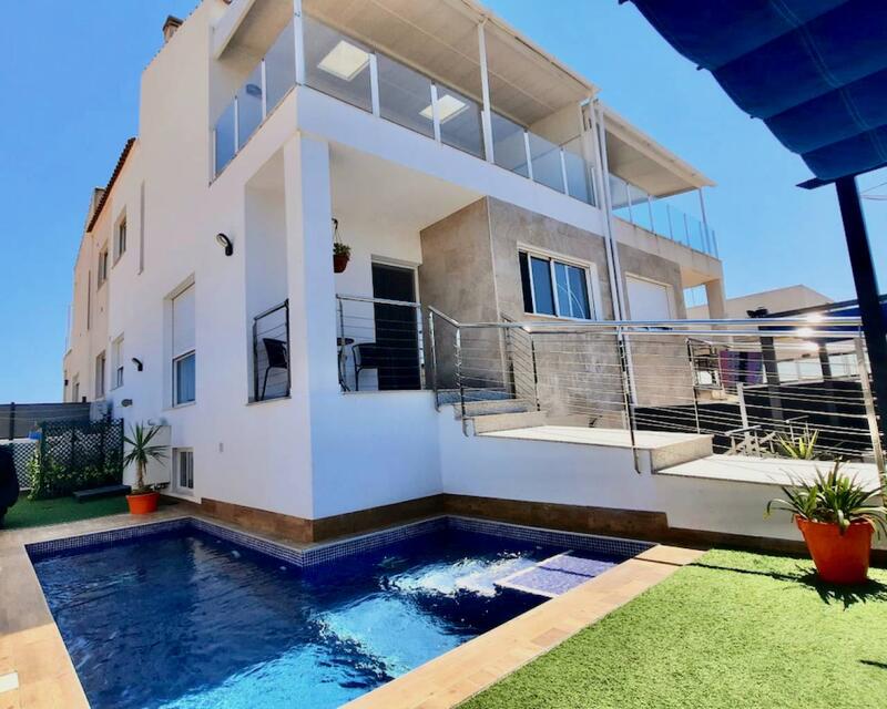 Villa en venta en Daya Nueva, Alicante