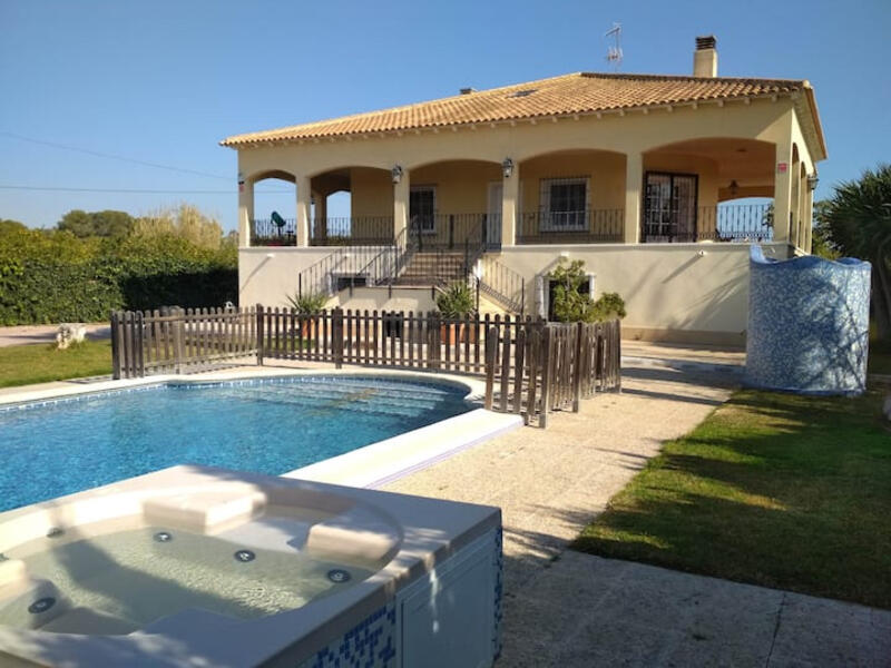 Villa for sale in Guardamar del Segura, Alicante