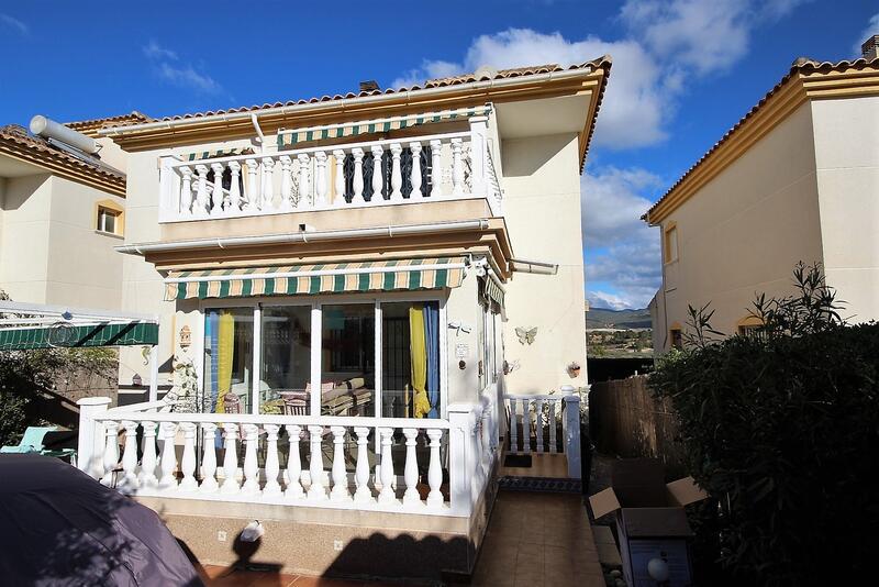 Villa en venta en Castalla, Alicante