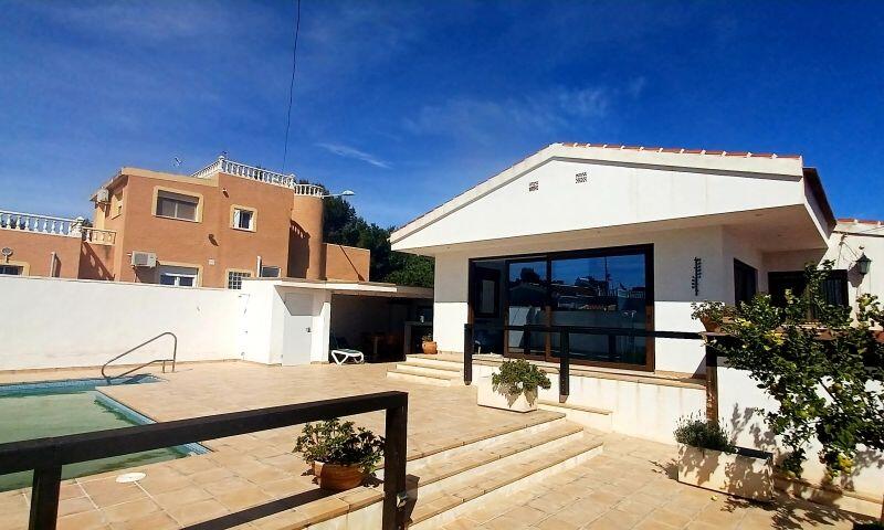 Villa for sale in Pilar de la Horadada, Alicante