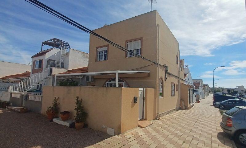 Villa à vendre dans Torrevieja, Alicante