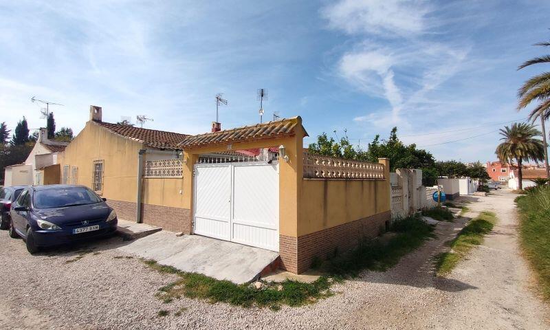 Villa en venta en Torrevieja, Alicante