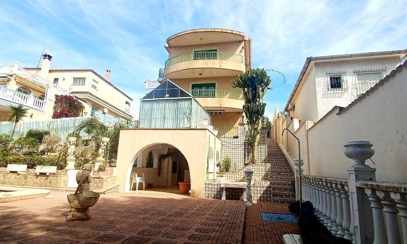 4 Cuarto Villa en venta