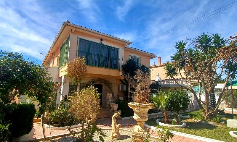 4 Cuarto Villa en venta