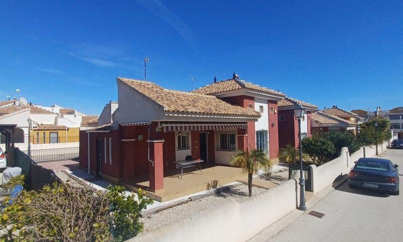 Villa till salu i Los Montesinos, Alicante