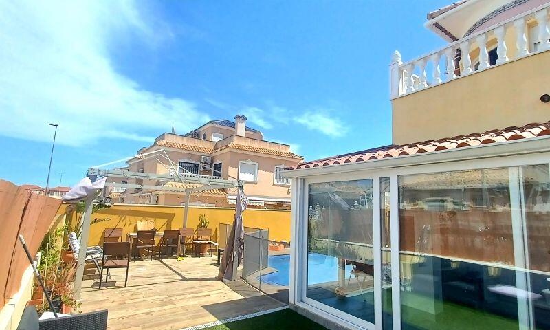 Villa til salg i Orihuela Costa, Alicante