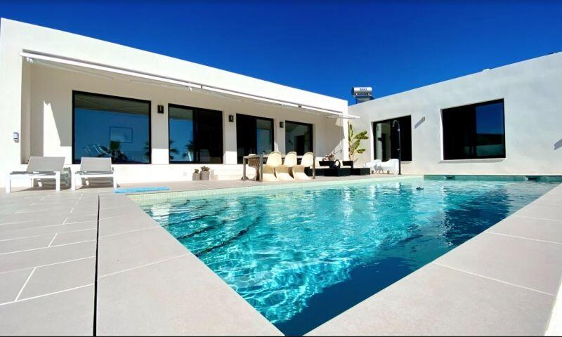 Villa for sale in Hondon de las Nieves, Alicante