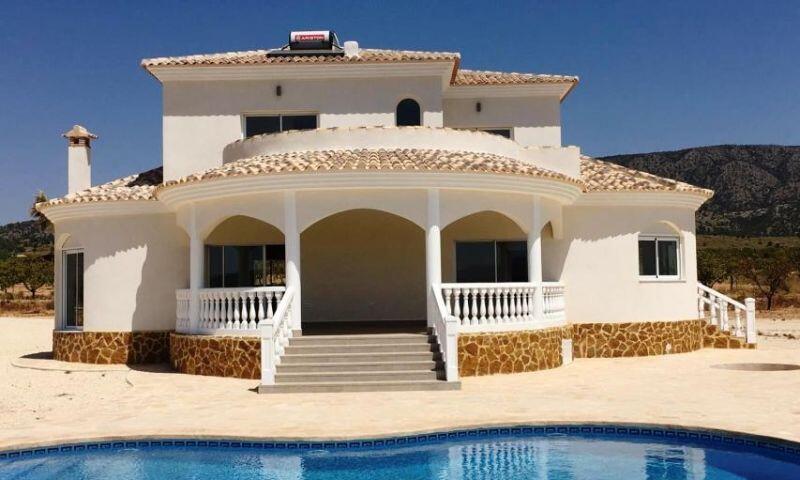 Villa for sale in Pinos, Alicante