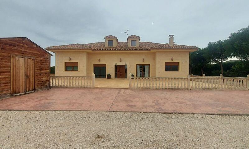 5 bedroom Villa for sale