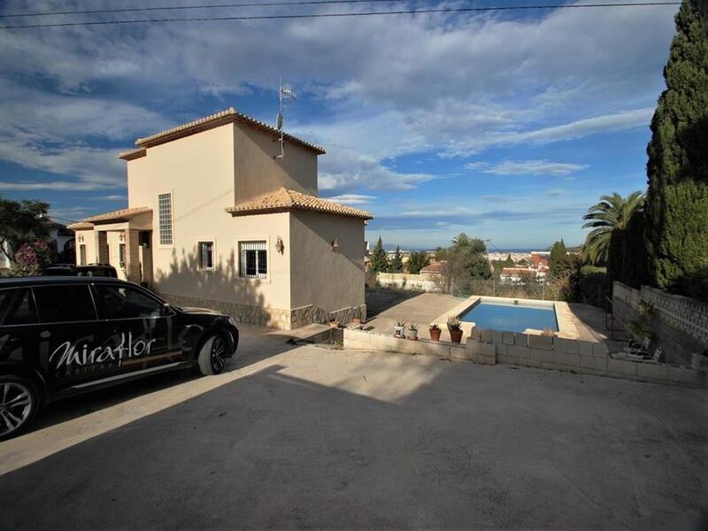 Villa en venta en Denia, Alicante