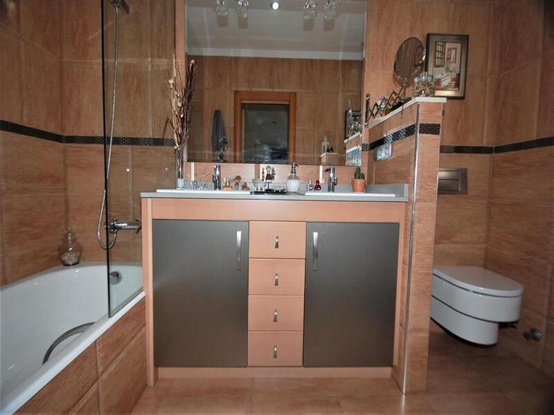 4 спальная комната вилла продается