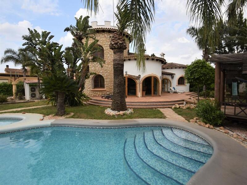 Villa til salg i Denia, Alicante