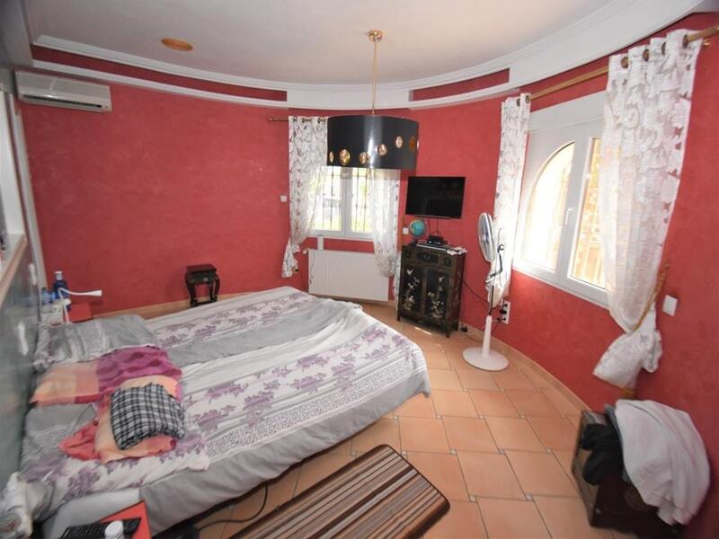9 bedroom Villa for sale