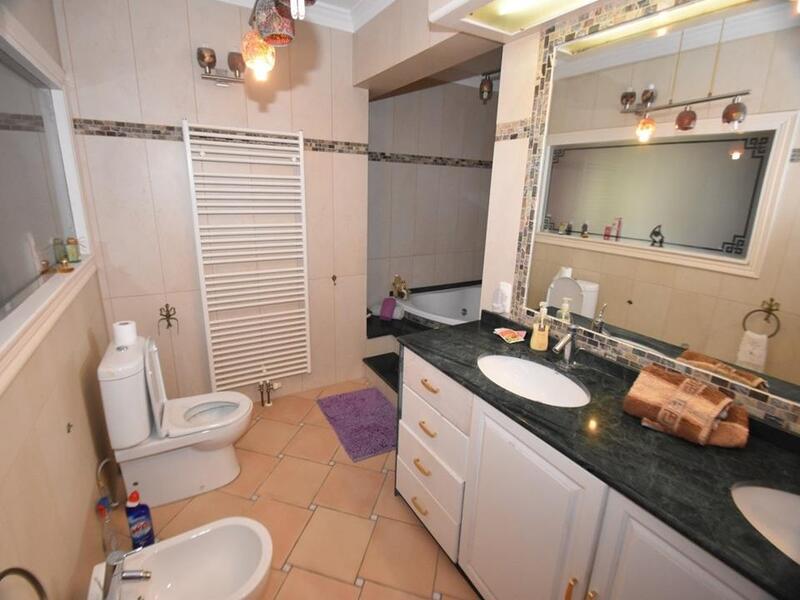 9 bedroom Villa for sale