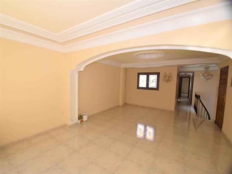 6 bedroom Apartment for sale