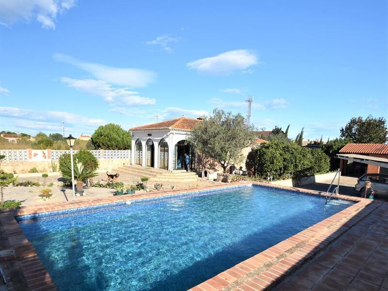 Villa en venta en Oliva, Valencia