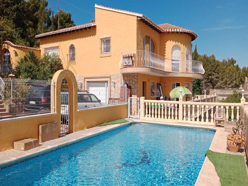 Villa til salg i Denia, Alicante