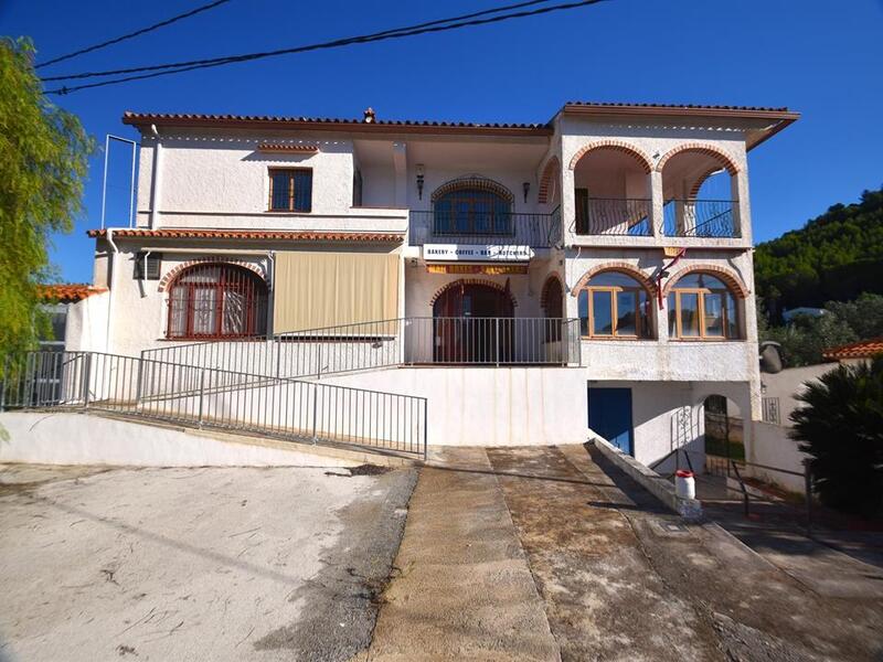 Villa en venta en Pedreguer, Alicante