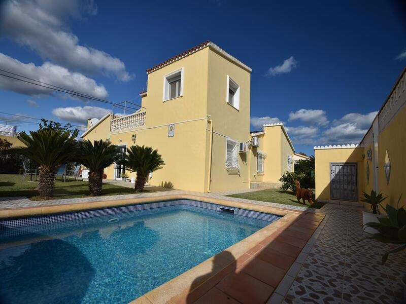 Villa en venta en Els Poblets, Alicante