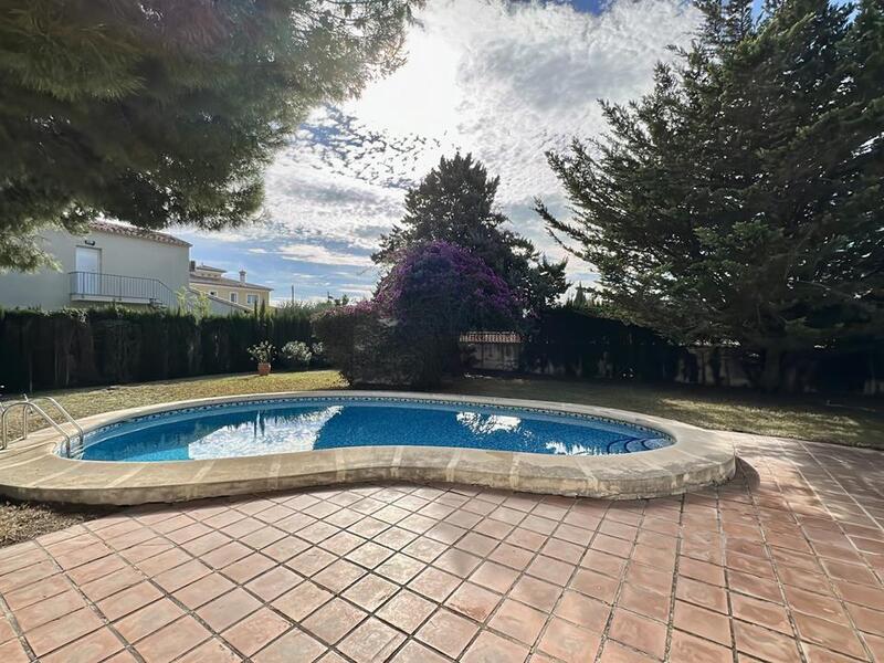 4 Cuarto Villa en venta