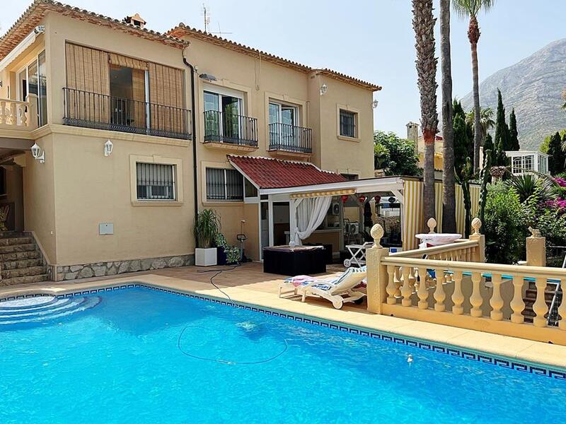 Villa til salgs i Denia, Alicante