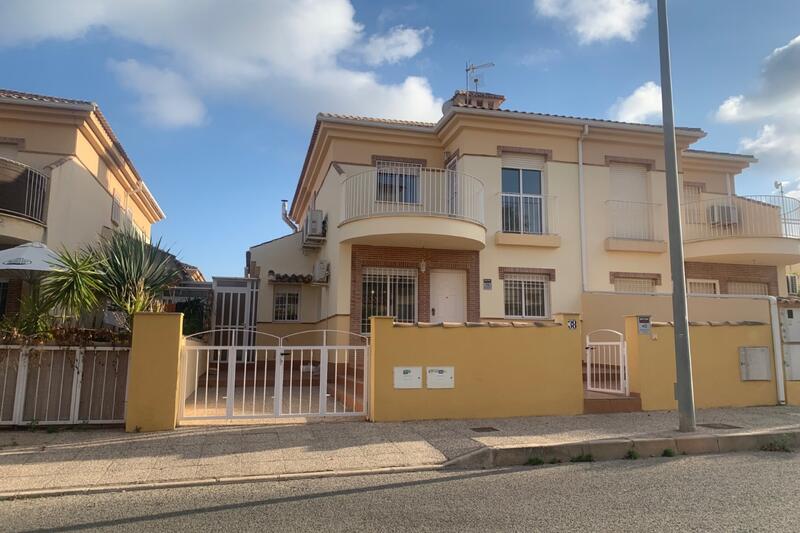 Stadthaus zu verkaufen in Villamartin, Alicante