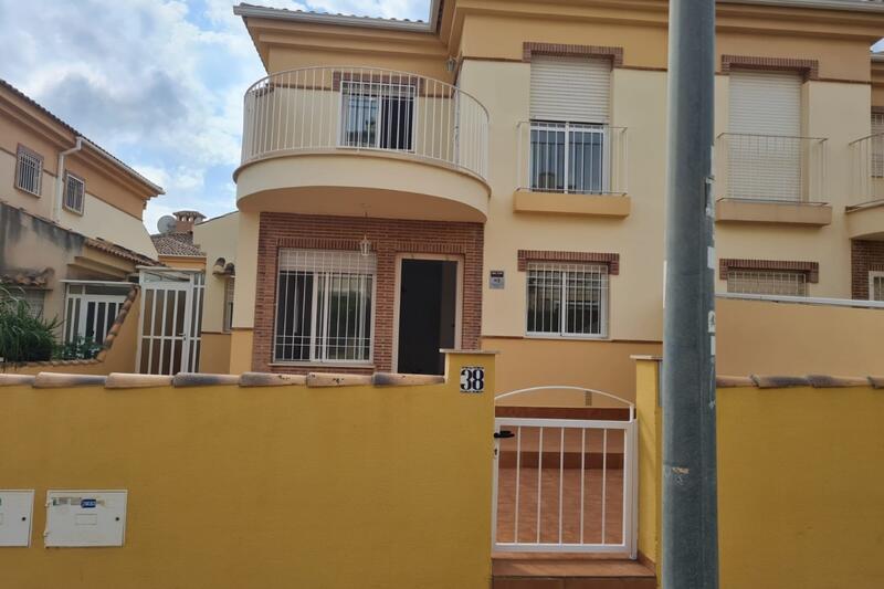 3 bedroom Townhouse for sale