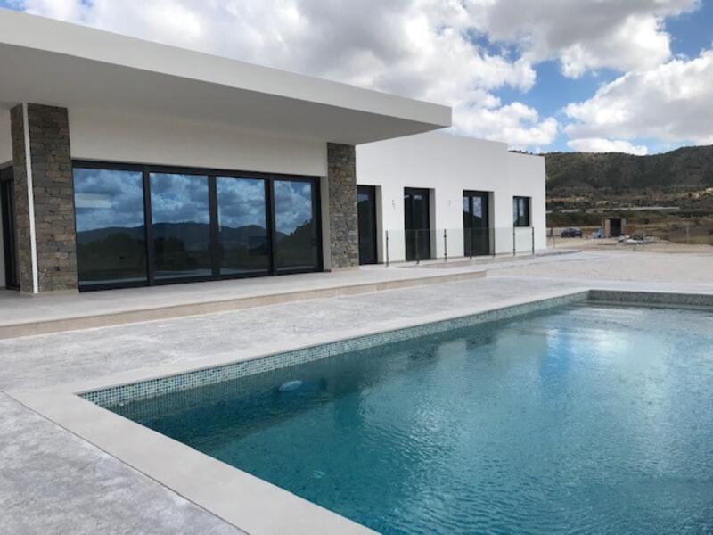 Villa en venta en La Romana, Alicante