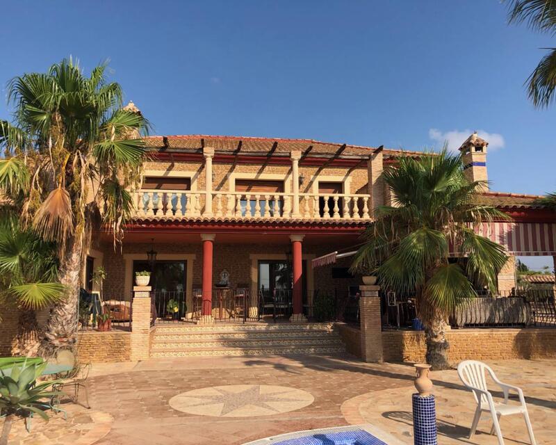 Деревенский Дом продается в Los Montesinos, Alicante