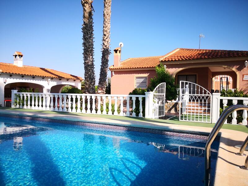 3 bedroom Villa for sale in Daya Vieja, Alicante