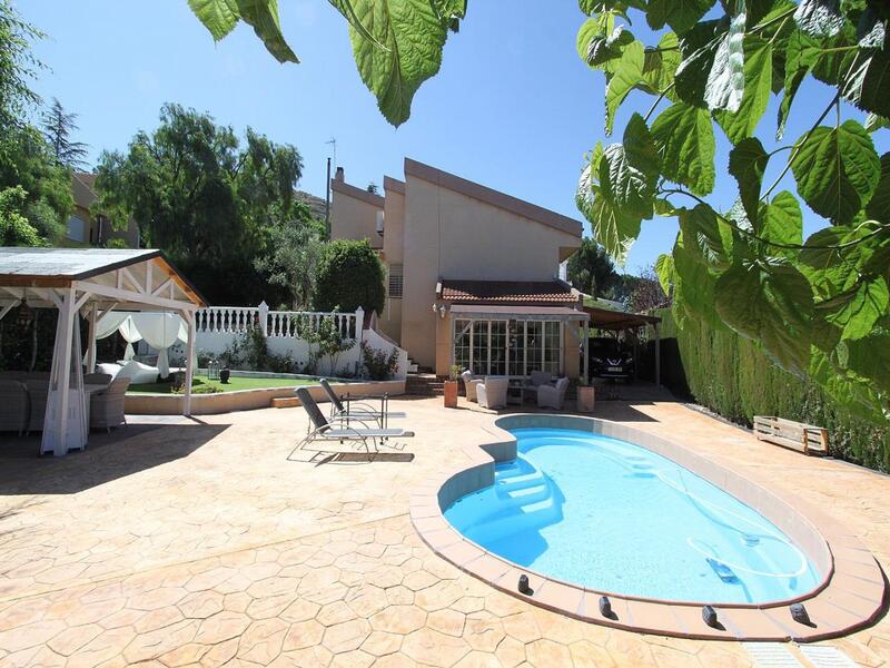 Villa en venta en Petrer, Alicante